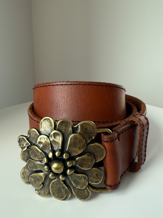 American Eagle Outfitters Accessories - AMERICAN EAGLE Vintage Floral Buckle Leather Belt
